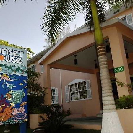 Sunset House Hotel George Town Buitenkant foto